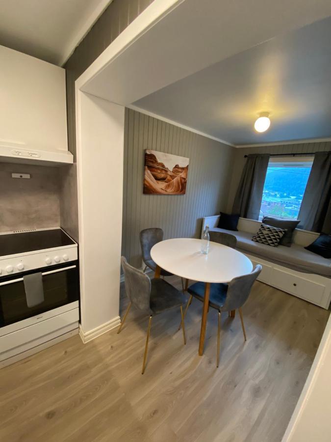 Leilighet Stryn Apartment ภายนอก รูปภาพ